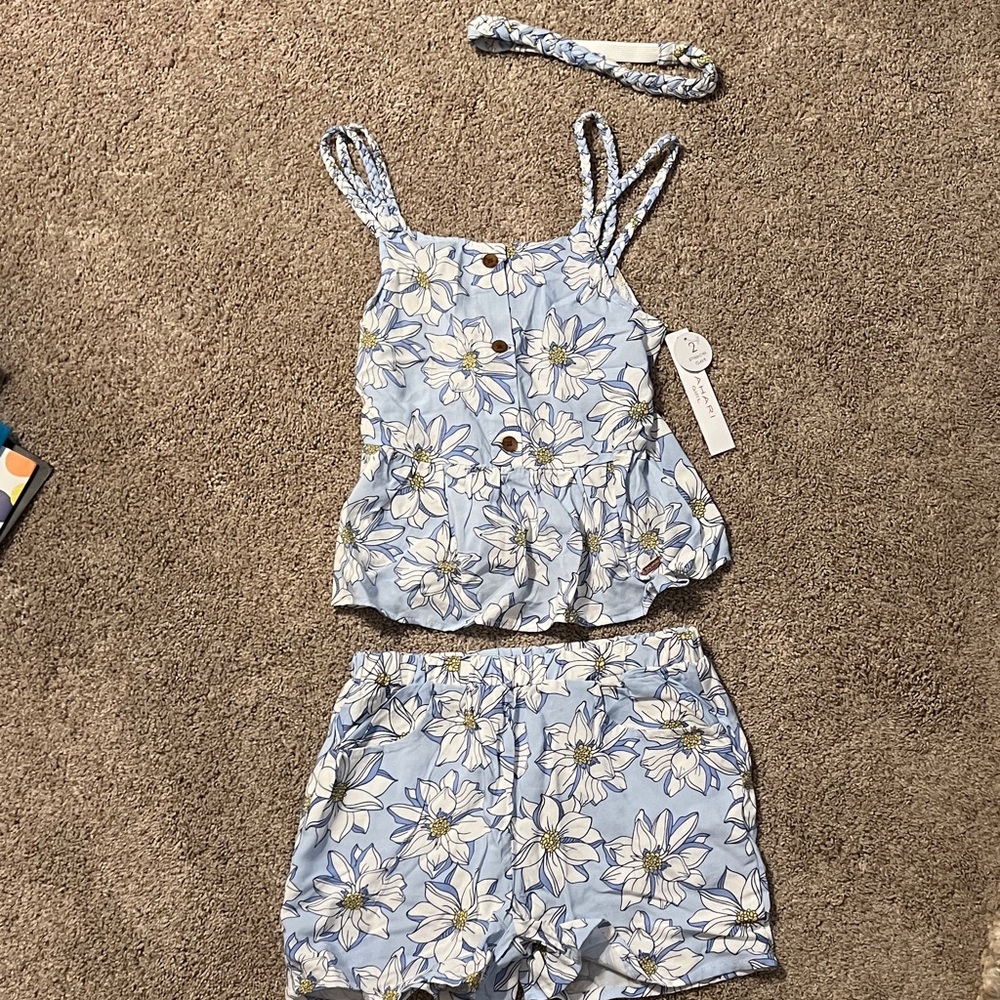Tahari girl Blue and White Floral Top and short set with headband.